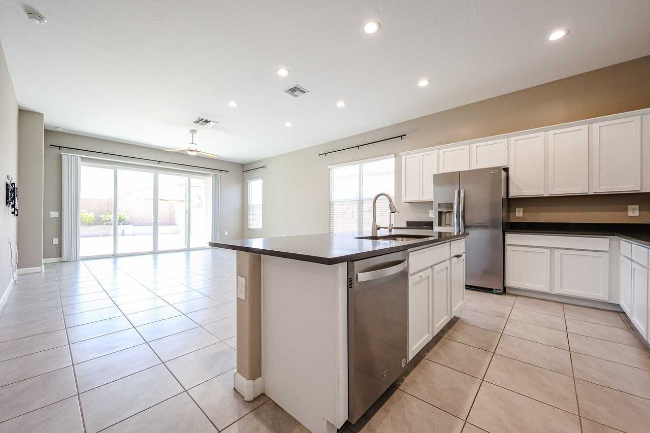 41027 W Shaver Dr - Photo 4 of 47