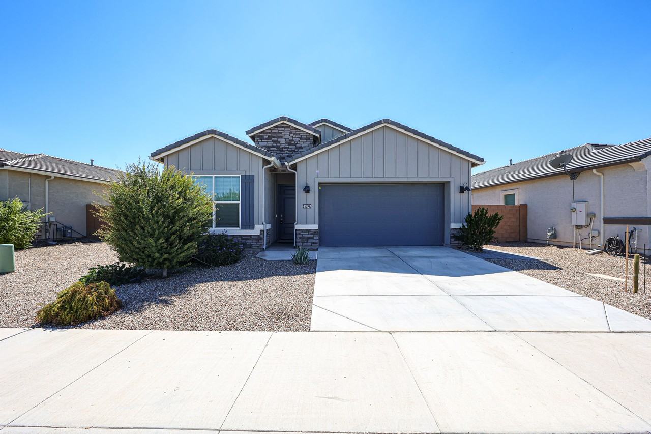 41027 W Shaver Dr - Photo 6 of 47