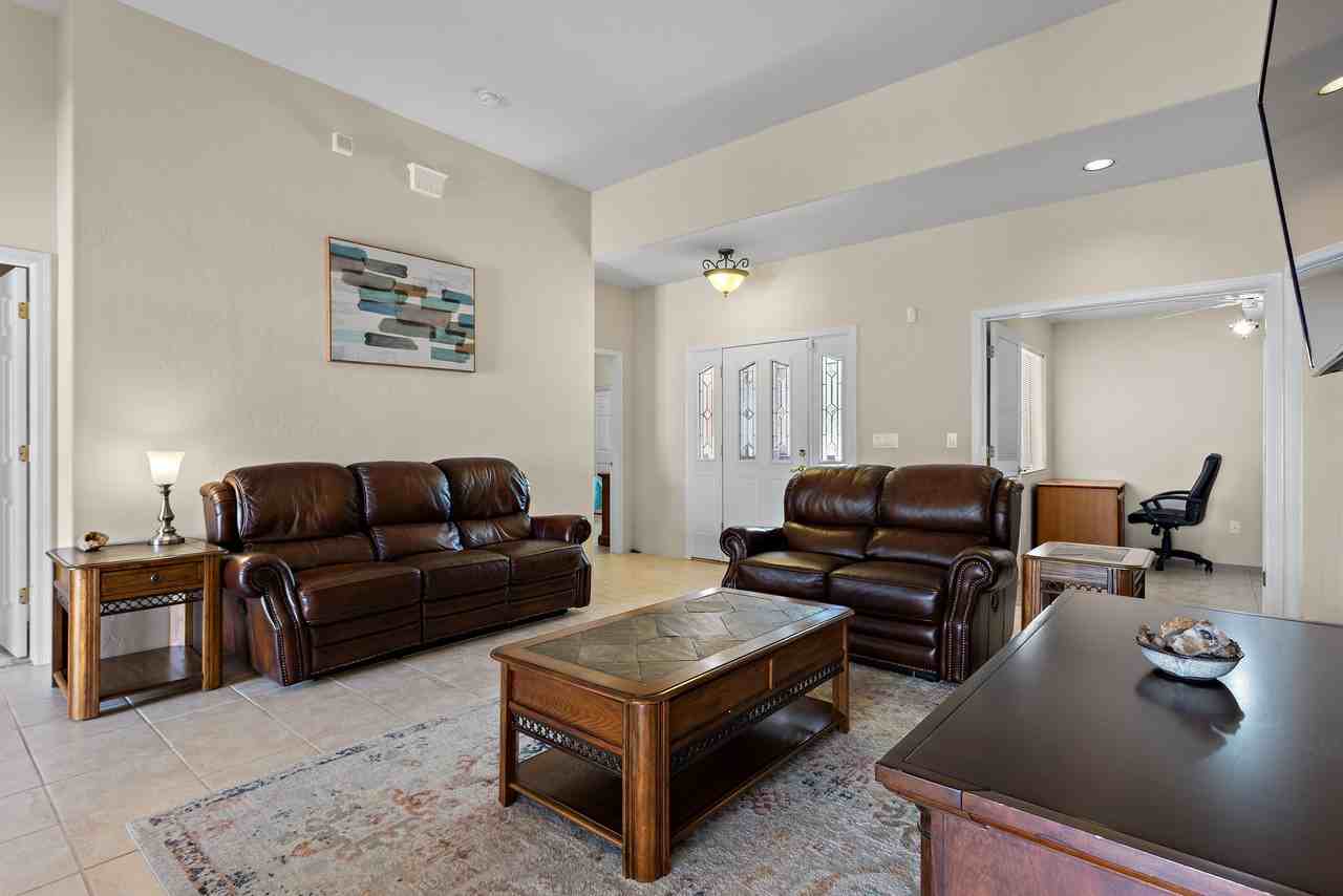 1348 W Cactus Moon Pl - Photo 6 of 30