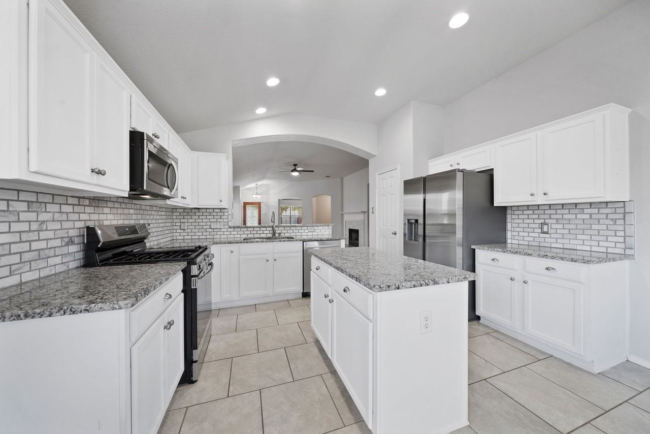 5719 Pioneer Path - Photo 7 of 33