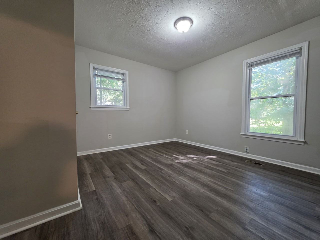 105 Knob Ave - Photo 4 of 10