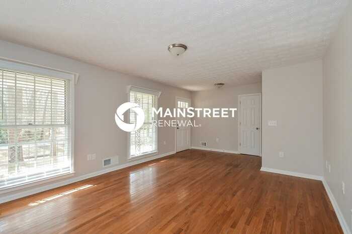1645 Holmes Dr Sw - Photo 2 of 15