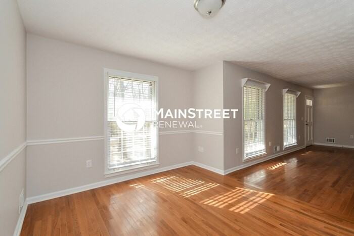 1645 Holmes Dr Sw - Photo 4 of 15