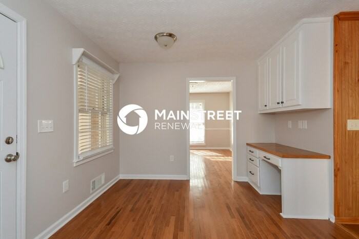 1645 Holmes Dr Sw - Photo 6 of 15