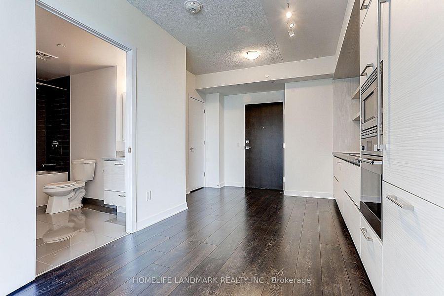 2221 Yonge St - Photo 5 of 18