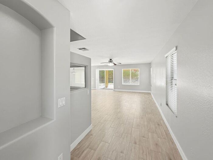 1037 E Desert Holly Dr - Photo 4 of 45