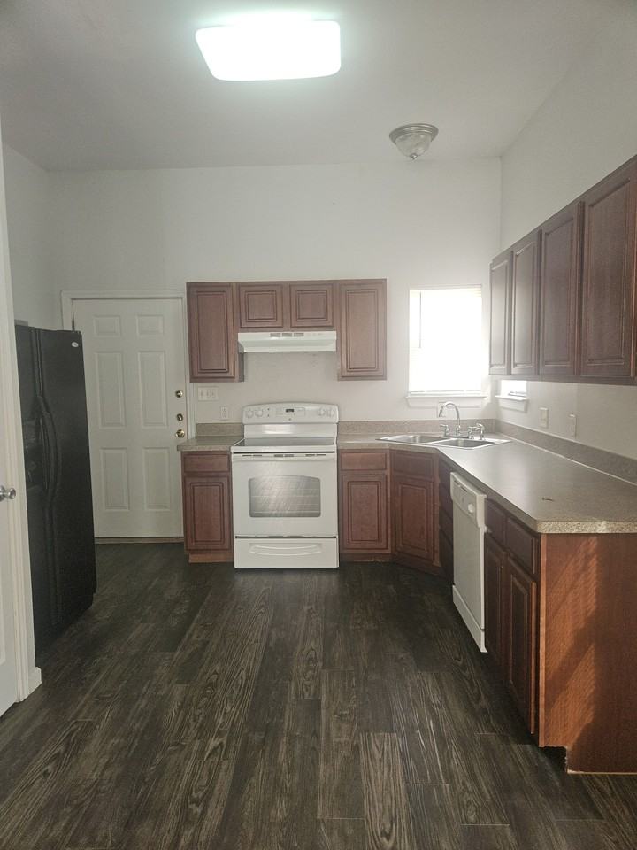 644 Mill St - B - Photo 2 of 9