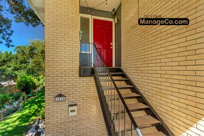 2535 E Blaine Ave - Photo 2 of 34