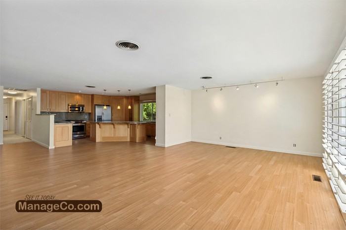 2535 E Blaine Ave - Photo 5 of 34