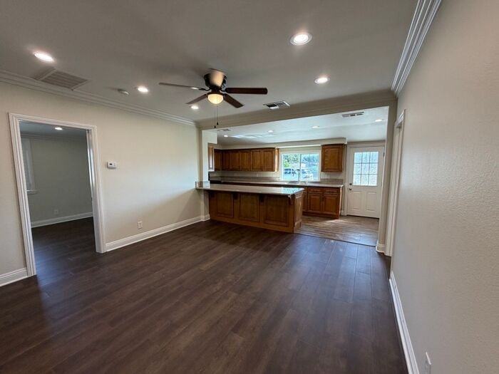 114 N 12th Ave - Photo 6 of 29