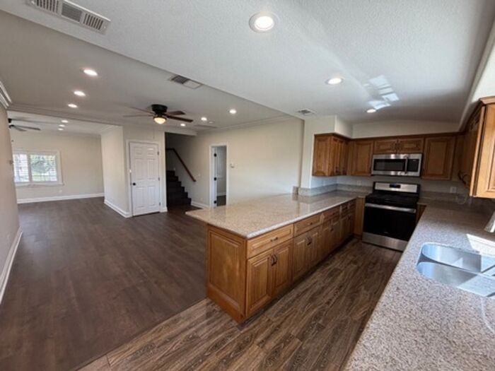 114 N 12th Ave - Photo 7 of 29