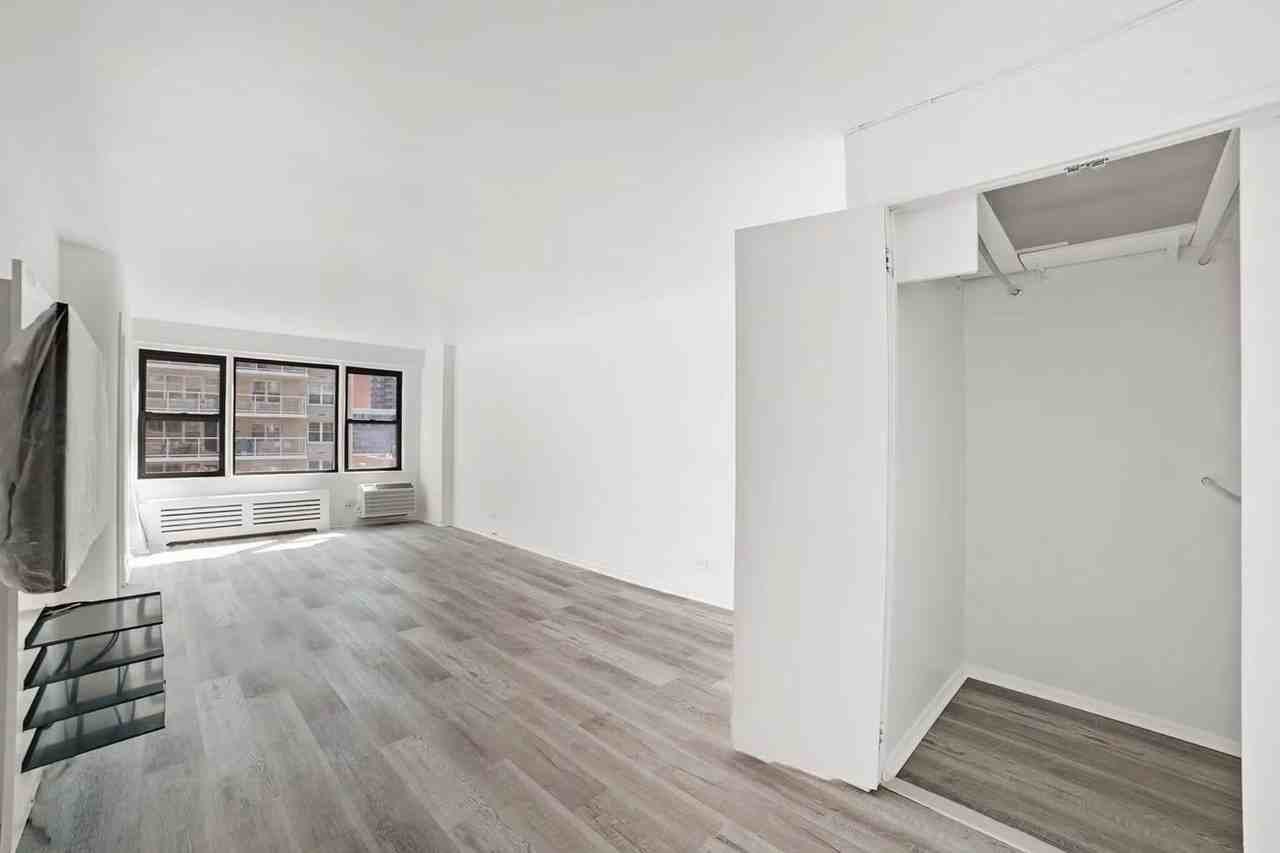 E 24th St #12R - Photo 2 of 7