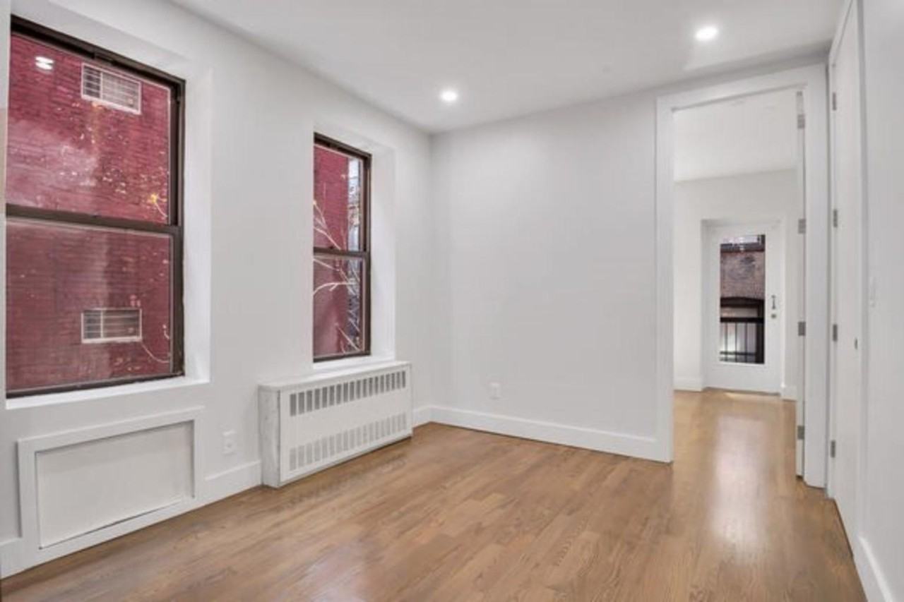 E 25th St #2R - Photo 3 of 6