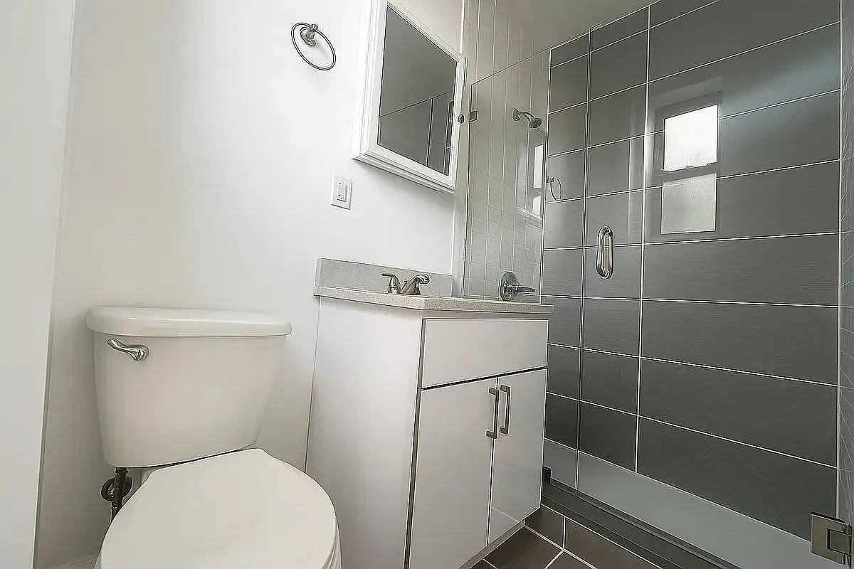 3238 48th St #3R - Photo 6 of 7