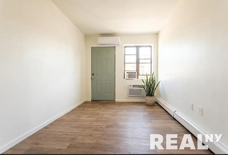 1658 Prospect Pl #3 - Photo 3 of 6