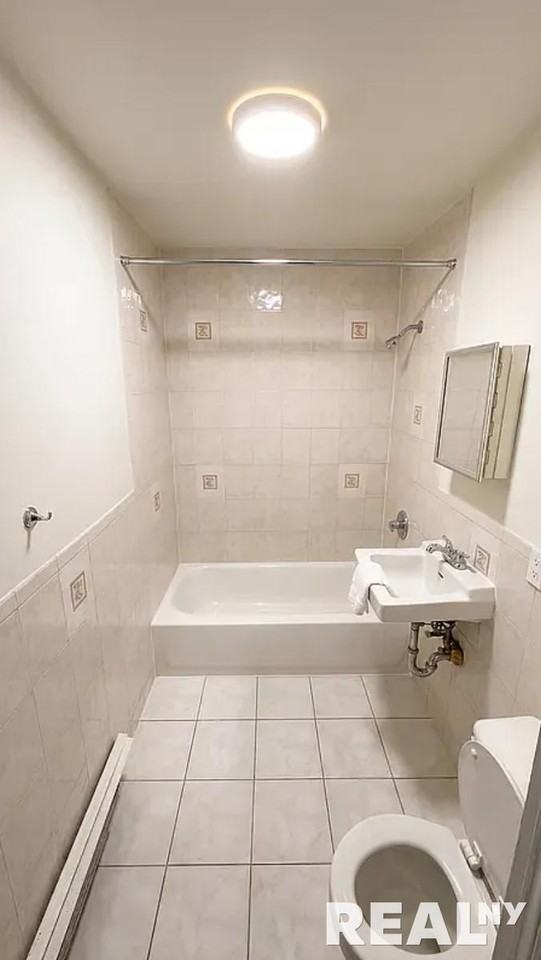 1658 Prospect Pl #3 - Photo 5 of 6