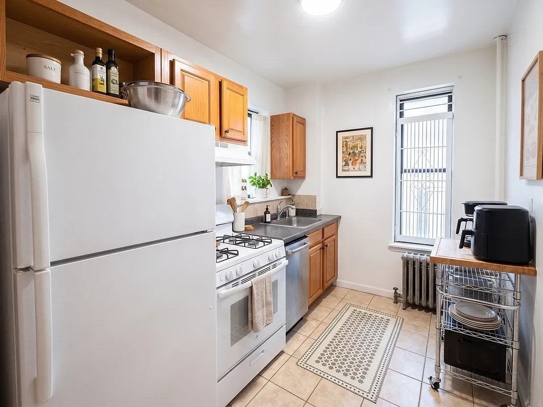 185 4th Ave #3L - Photo 3 of 4