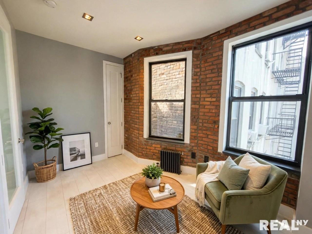 E 119th St #5C - Photo 3 of 8