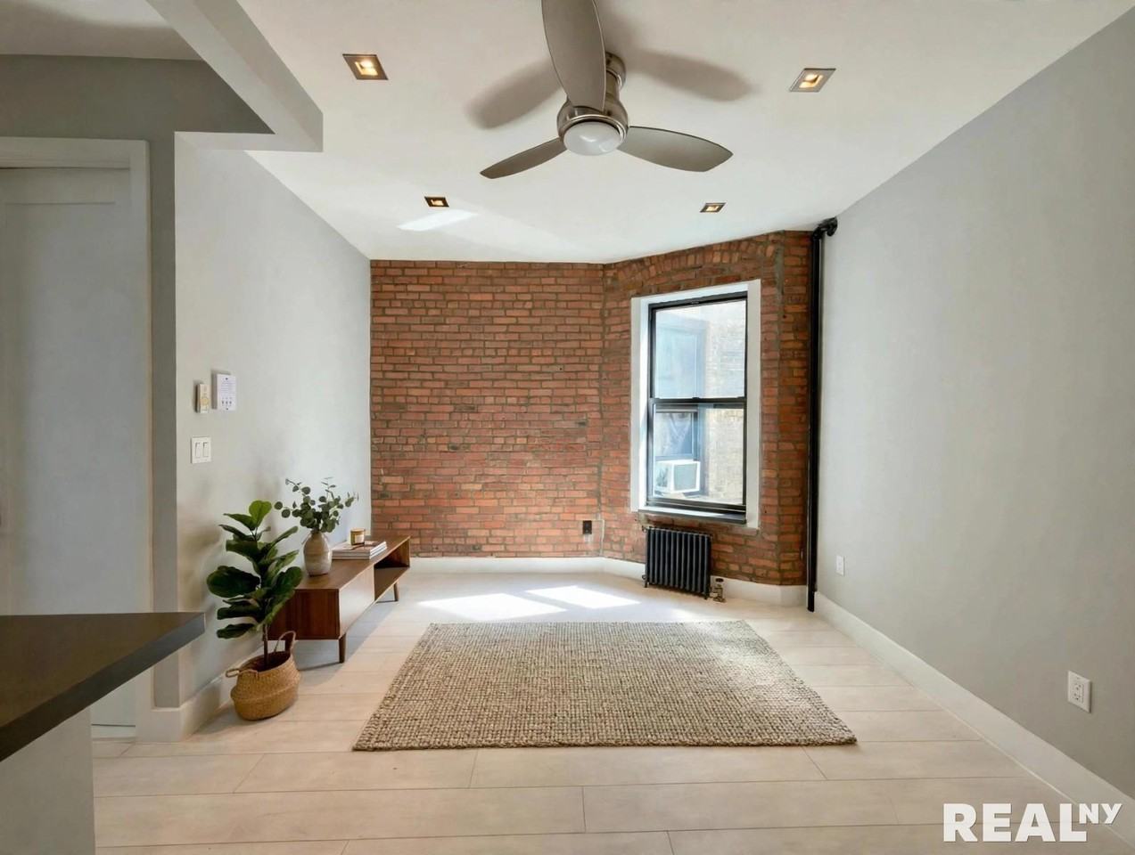 E 119th St #5C - Photo 7 of 8