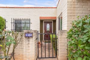 featured image of 1308 Carmelita Dr