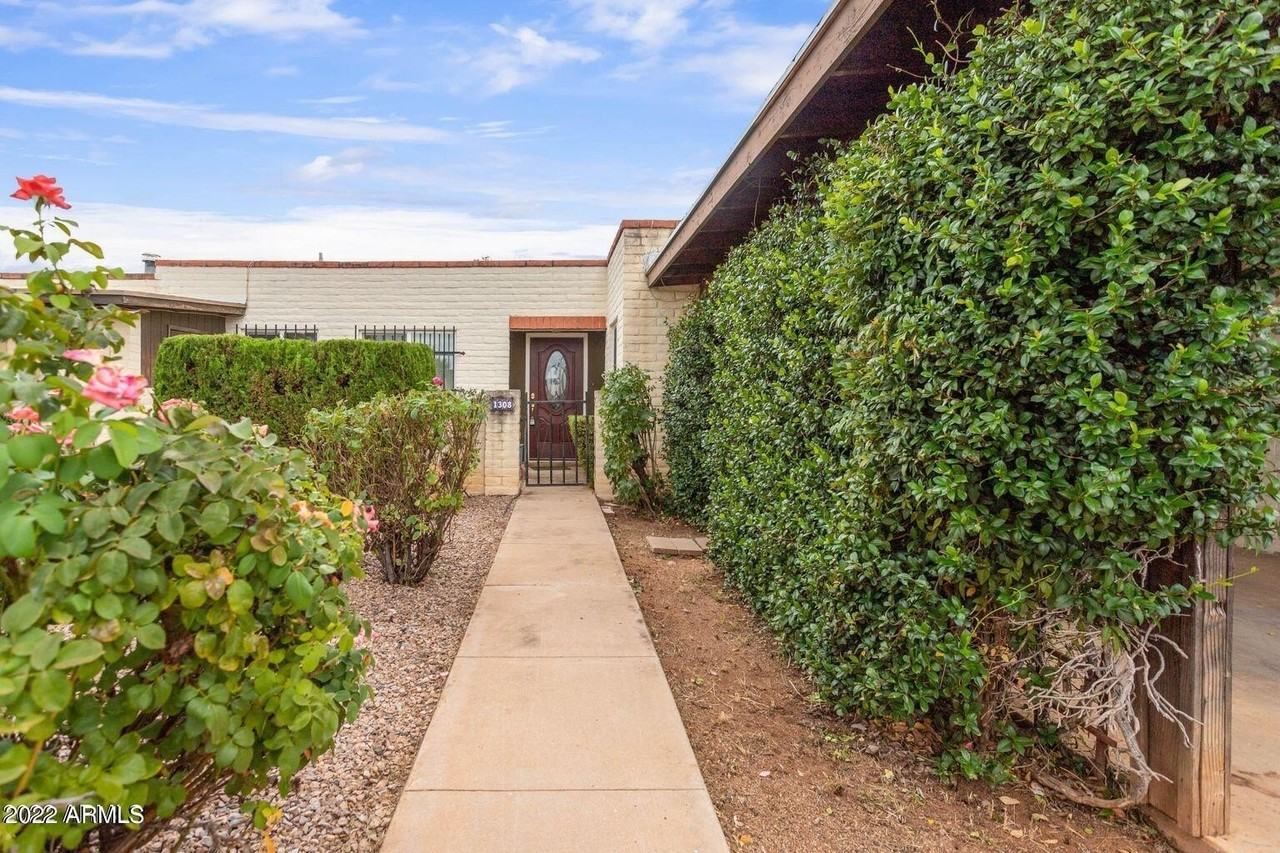 1308 Carmelita Dr - Photo 2 of 25