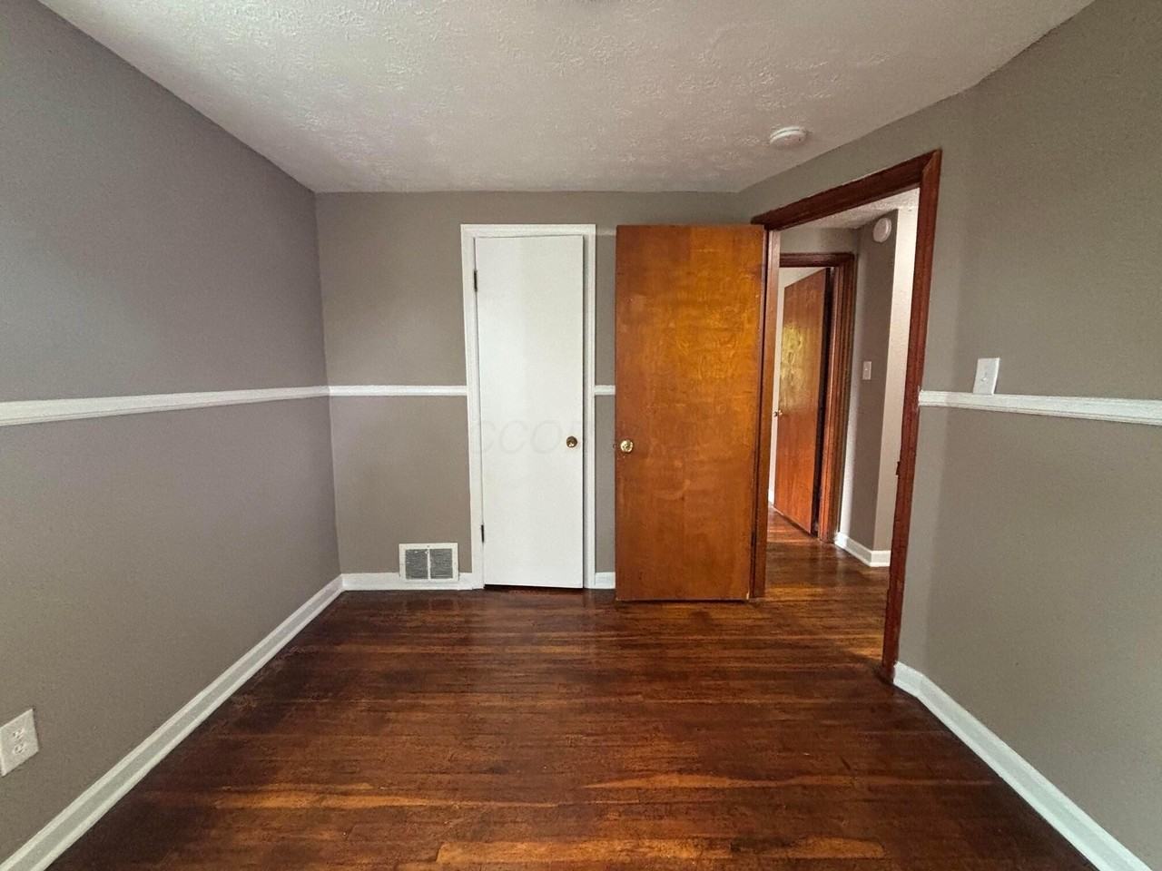 844 S Harris Ave - Photo 5 of 9