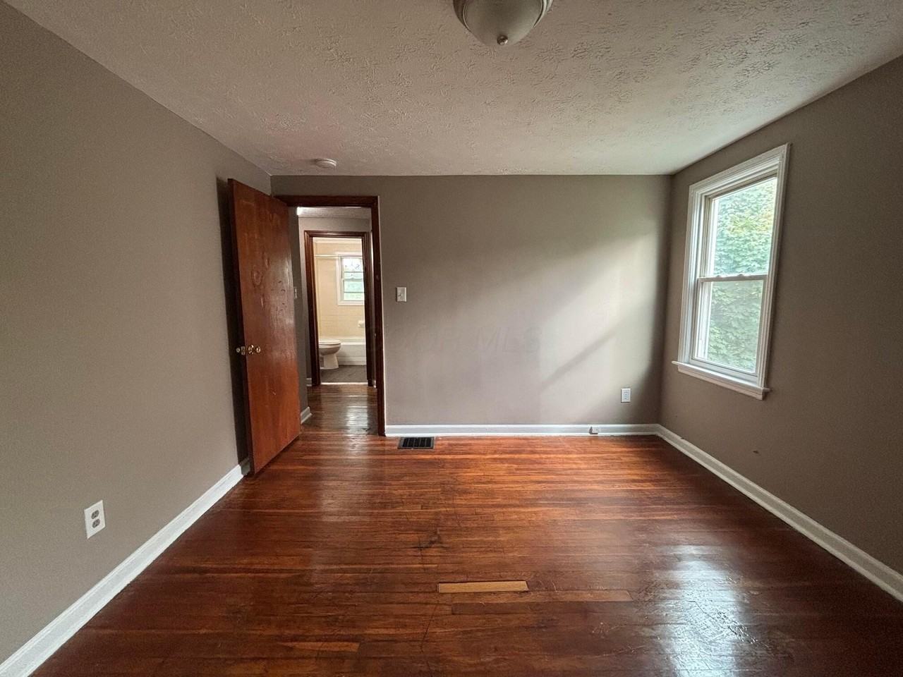 844 S Harris Ave - Photo 6 of 9