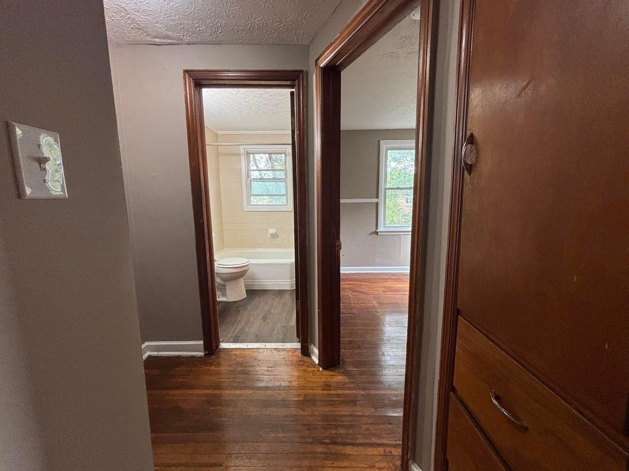 844 S Harris Ave - Photo 7 of 9