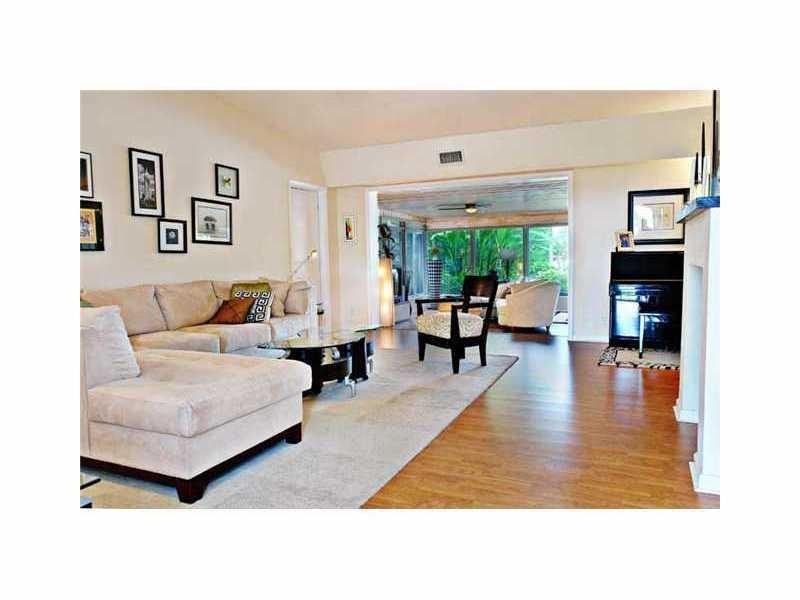 2312 Barcelona Dr - Photo 2 of 5