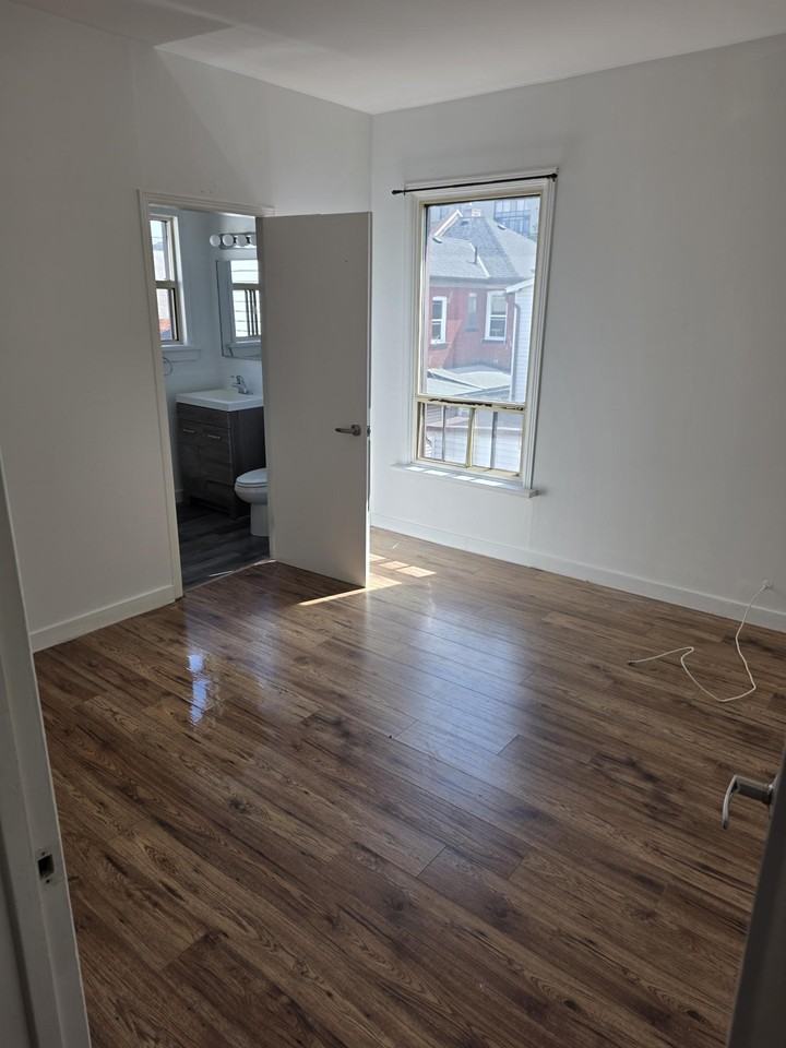 206 Hughson Street North #3 - Photo 7 of 10