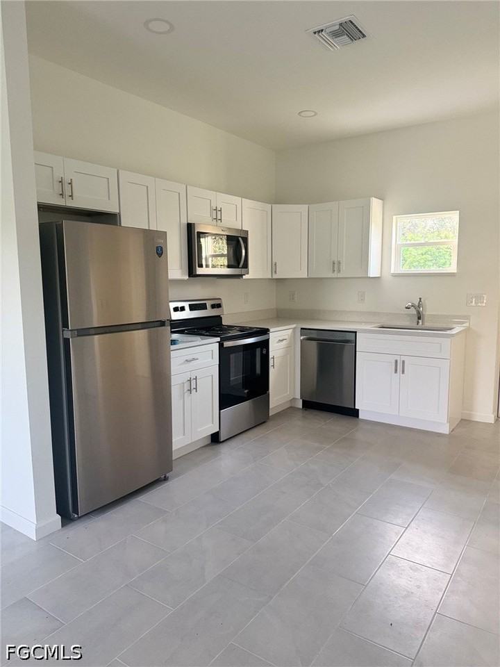 648 Wentworth Dr - Photo 4 of 21