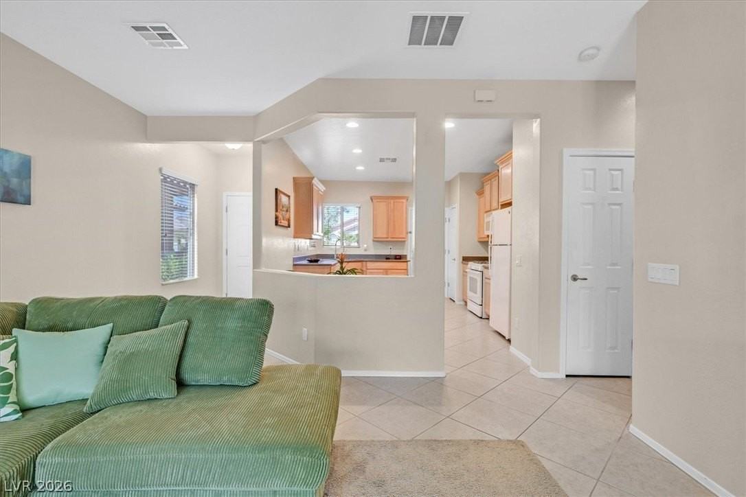 6097 Falconer Ave - Photo 6 of 41