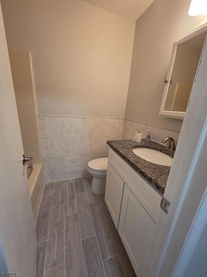 1141 Ringwood Ave #1 - Photo 7 of 9