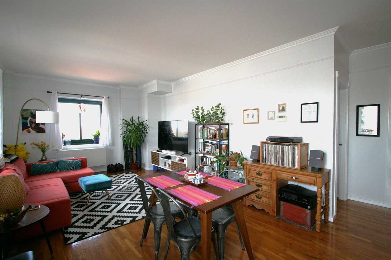 205 10th St #9P - Photo 5 of 24