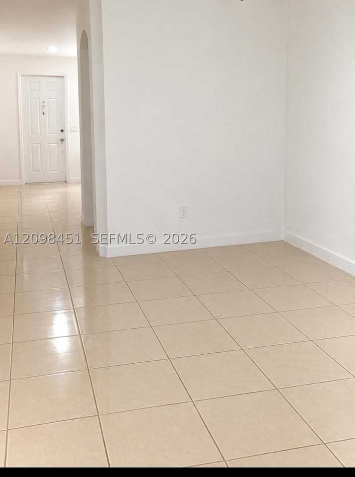 3050 Nw 103rd Path - Photo 4 of 8