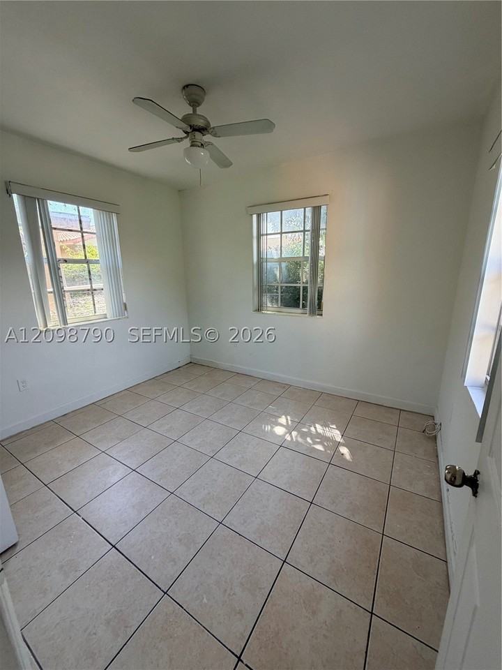 2772 Sw 23rd Ter #0 - Photo 6 of 11