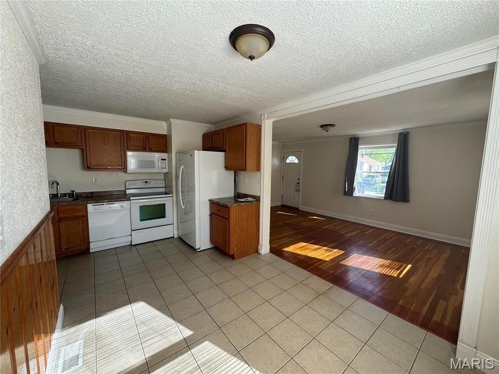 10421 Niblic Dr - Photo 7 of 20