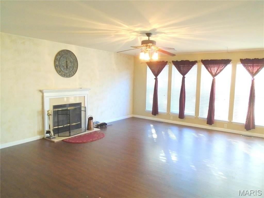 930 Holliday Dr - Photo 2 of 22