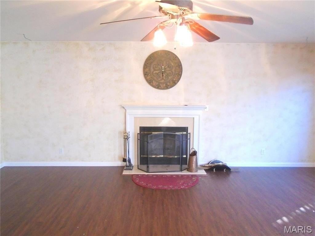 930 Holliday Dr - Photo 3 of 22
