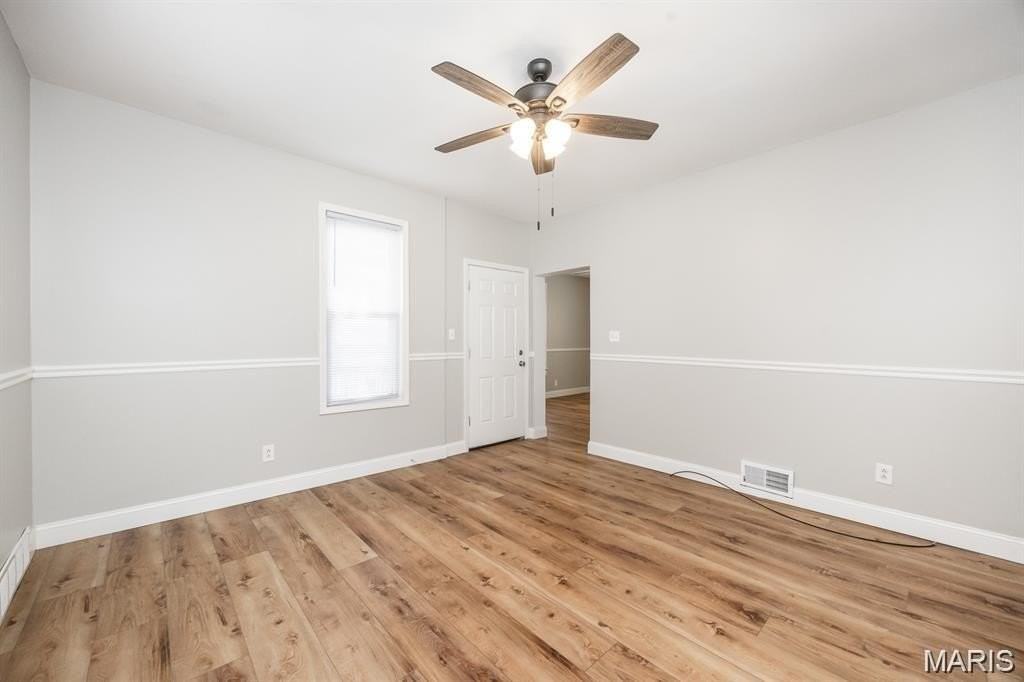 415 S Oak St - Photo 2 of 23
