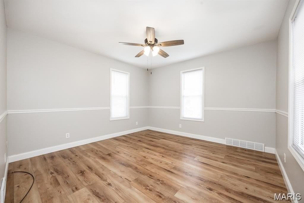 415 S Oak St - Photo 3 of 23