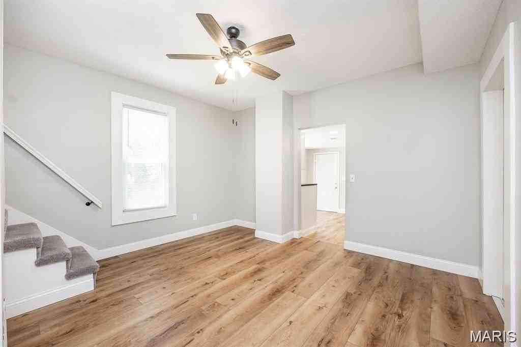 415 S Oak St - Photo 6 of 23