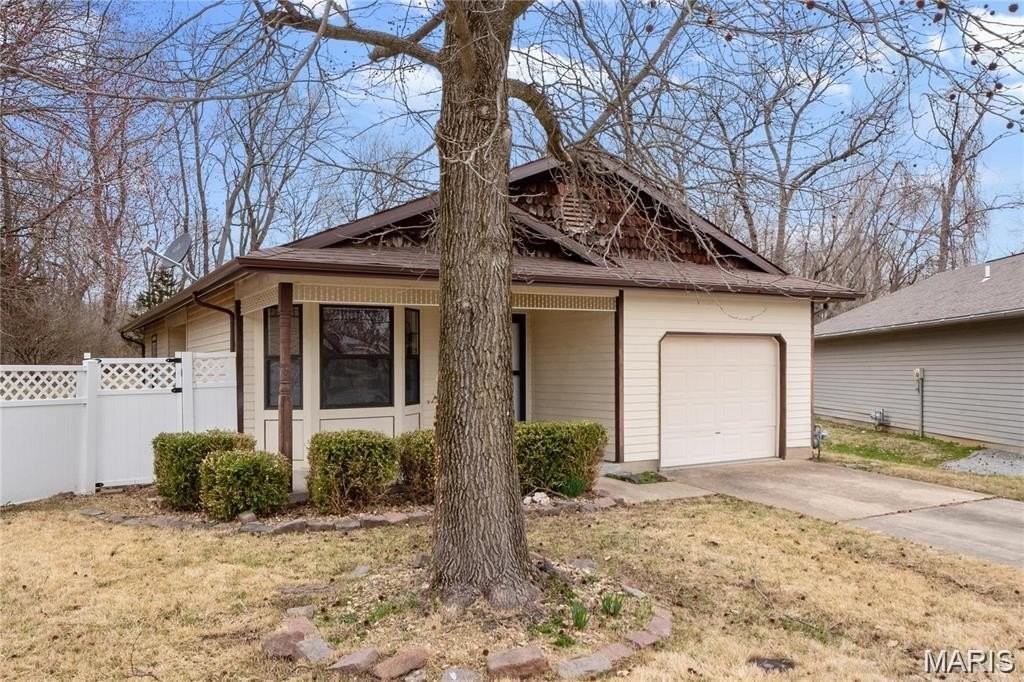 701 Oak Hollow Ct - Photo 2 of 19