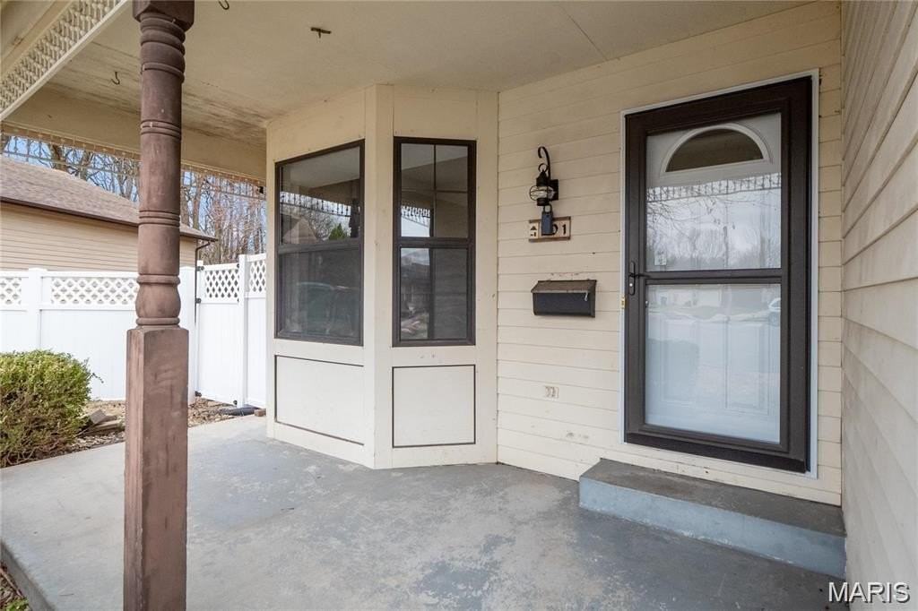 701 Oak Hollow Ct - Photo 3 of 19