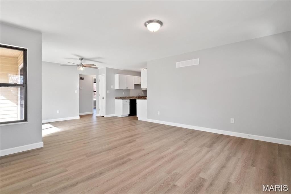 701 Oak Hollow Ct - Photo 5 of 19