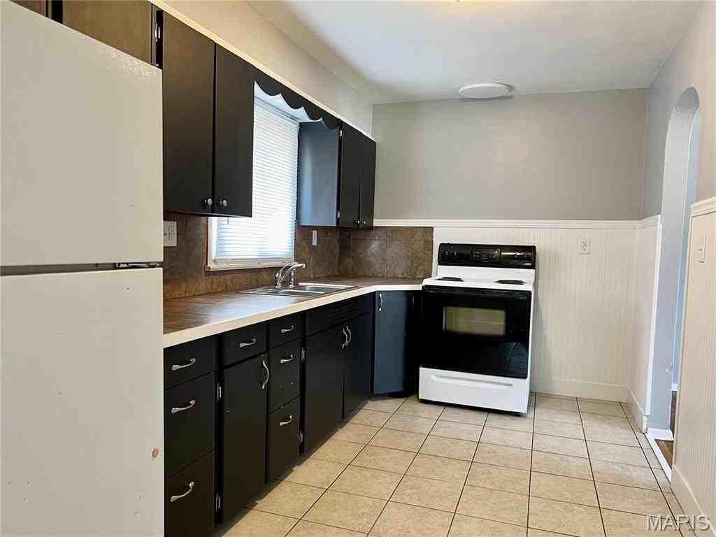 3421 Meridocia St - Photo 4 of 8