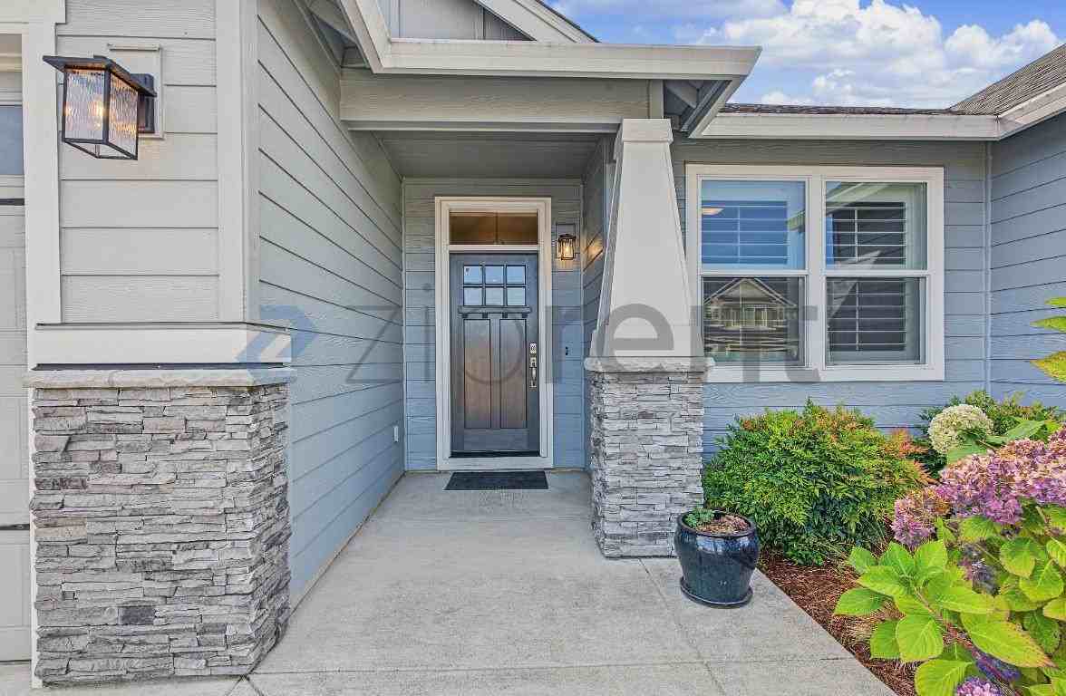 5509 Ne 134th St - Photo 3 of 24