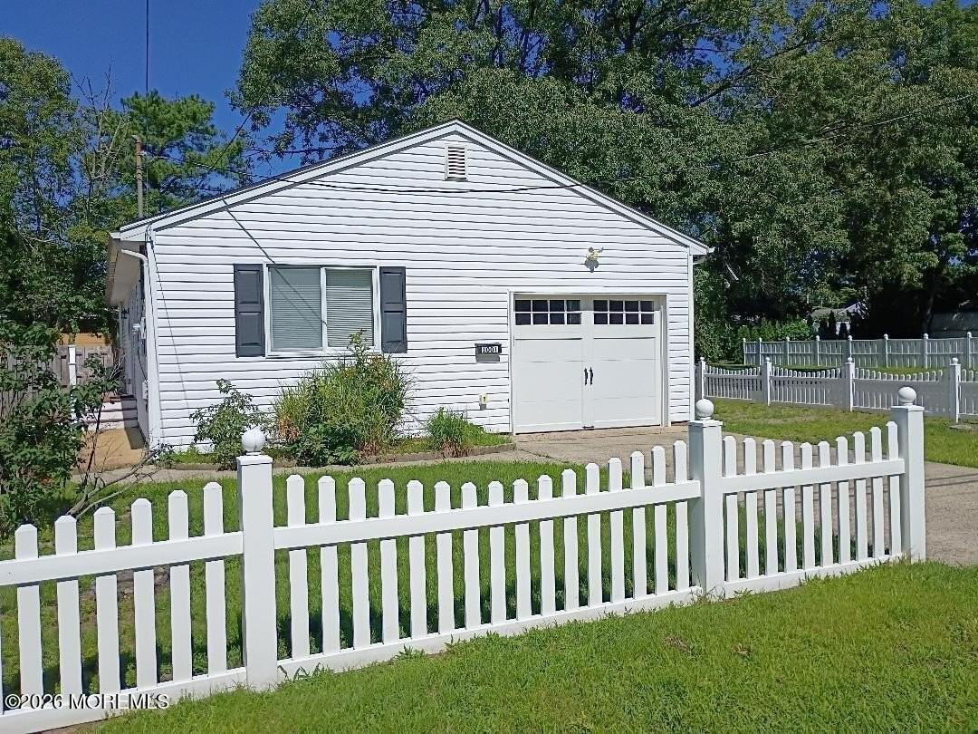 1001 Lynn Ave - Photo 2 of 19