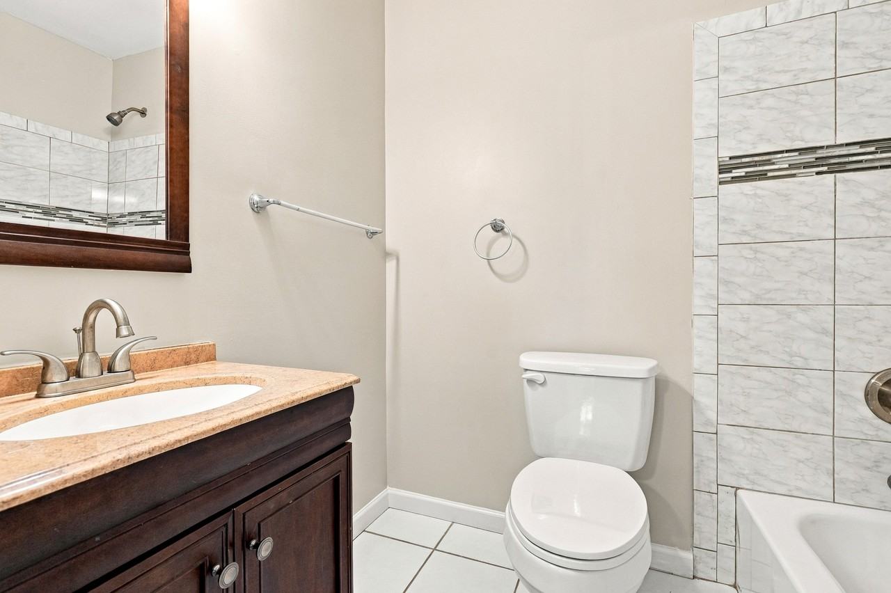 2051 Glenwood Avenue Southeast - Photo 5 of 10