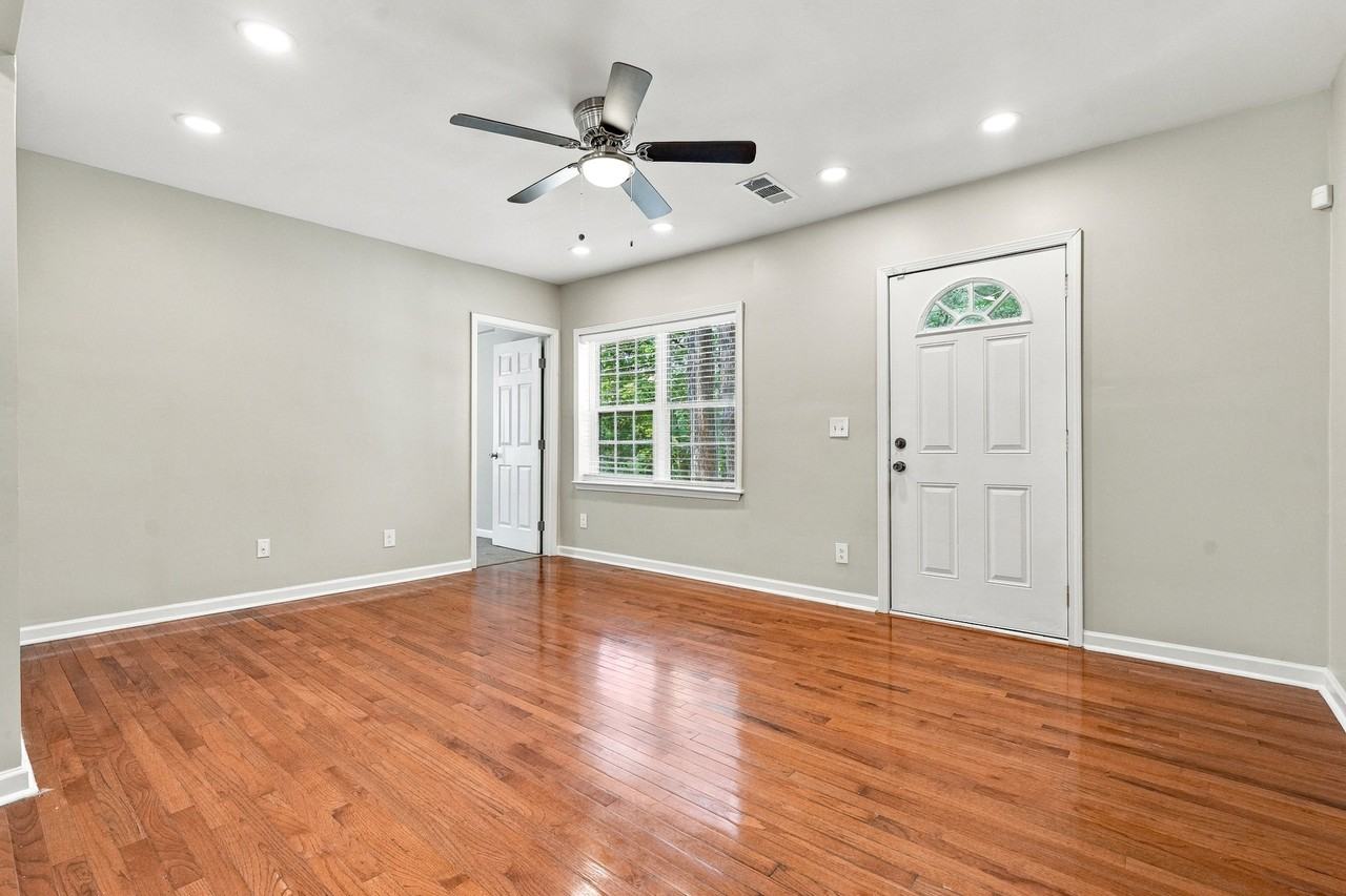 2051 Glenwood Avenue Southeast - Photo 6 of 10